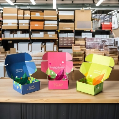 kopen Op maat beklede verpakkingsdozen van papier, karton, golfdraad, verzenddozen, goudfolie online manufacture