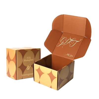 Luxe kartonnen dozen CMYK-printing gegolfde maildozen cadeaubon voor huidverzorging