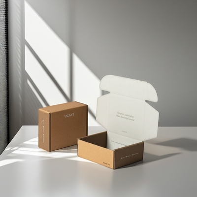 Kraft gegolfde postbussen Custom logo voor kleding cadeau verpakking en verzending