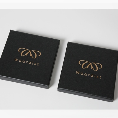 Gepersonaliseerd deksel en basis zwart papieren cadeaubon verpakking logo gedrukt voor zilveren sieraden