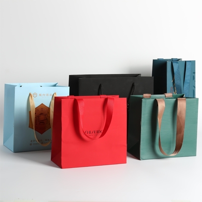 Eco-vriendelijke papieren tassen met logo, luxe zijde lint papieren cadeautassen